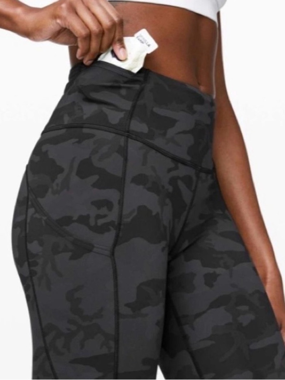 Lululemon Fast and Free High-Rise Tight 25". 5 Pocket Black Camo Size 8 - Picture 6 of 8